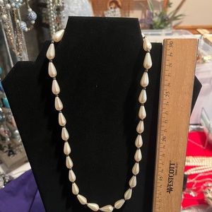 Tear dropped shaped Pearl necklace